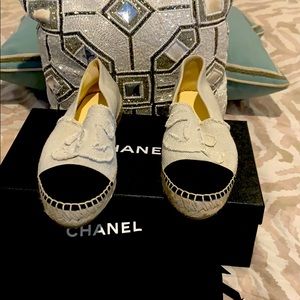 CHANEL
Espadrilles